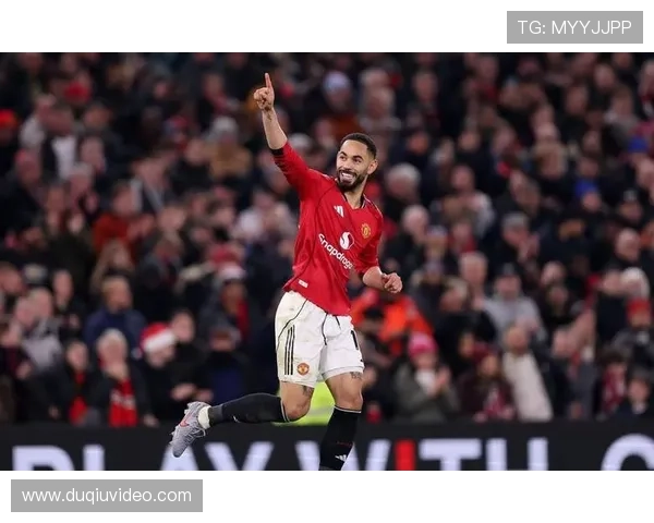 半场曼联多次进球被吹，曼市德比火药味十足